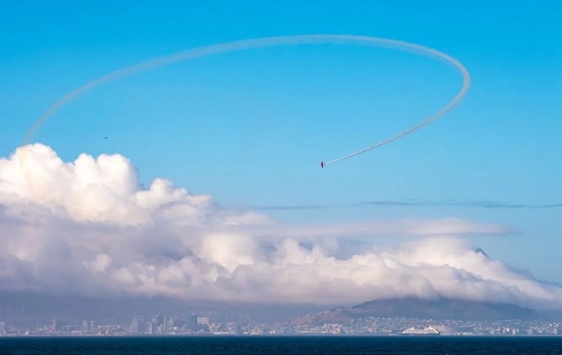 سامسونگ برای تبلیغ Galaxy S24 ابرهای Circle to Search را در آسمان ترسیم می کند - چیکاو