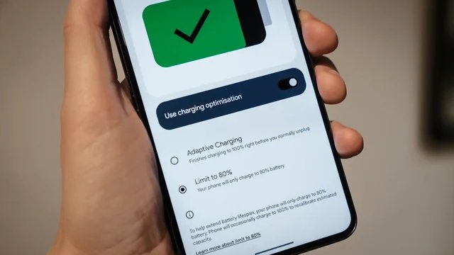 گوگل قابلیت محدودیت شارژ و بای پس باتری را به گوشی‌های پیکسل آورد - چیکاو