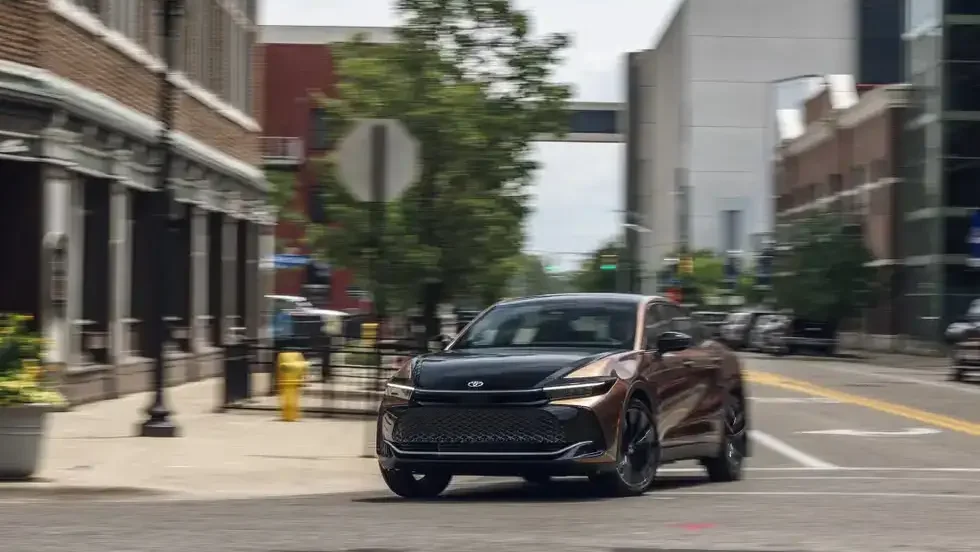 هر آنچه باید درباره تویوتا کراون 2026 بدانید - چیکاو