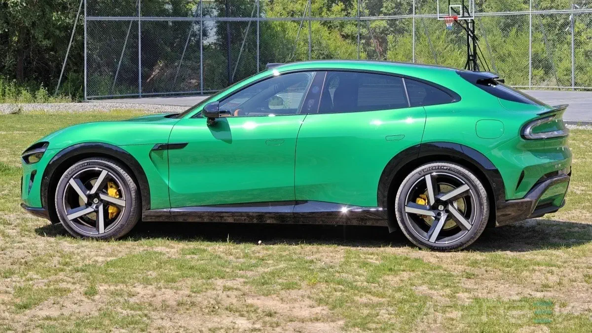 رکوردشکنی شیائومی: 30 هزار خودروی برقی در یک ماه، اما صف انتظار YU7 تا 2026" - چیکاو