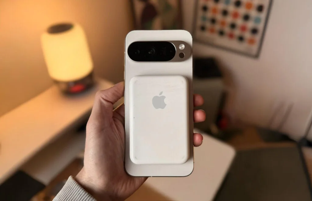 سازگاری غیرمنتظره: پک باتری مگ‌سیف اپل با گوگل Pixel 10 Pro XL کار می‌کند! - چیکاو