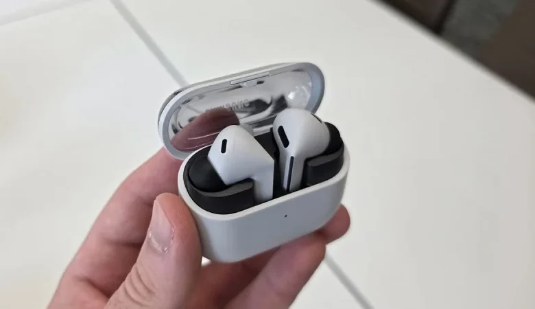 افشای جزئیات جدید از گلکسی Buds4 و Buds4 Pro؛ باتری کیس کمی بزرگتر خواهد بود - چیکاو