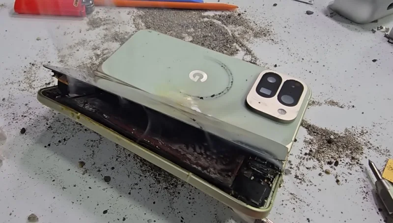 آیا Pixel 10 Pro Fold ضعیف‌ترین گوشی تاشوی تاریخ است؟ انفجار در تست مقاومت JerryRig! - چیکاو