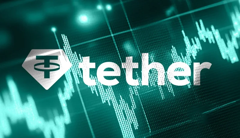 شرکت تتر، بزرگترین صادرکننده استیبل‌کوین جهان، با خرید ۸,۸۸۸ بیت‌کوین به ارزش حدود یک میلیارد دلار، ذخایر خود را به حدود ۱۰,۹۴۰ واحد افزایش داد. این اقدام که بخشی از استراتژی بلندمدت تتر برای تخصیص ۱۵٪ از سود فصلی به خرید بیت‌کوین است، این شرکت را در میان ۱۰ دارنده بزرگ بیت‌کوین جهان قرار داده است. تحلیلگران معتقدند چنین سرمایه‌گذاری‌های نهادی، با کاهش فشار عرضه و افزایش تقاضا، نقش کلیدی در تقویت قیمت و تثبیت جایگاه بیت‌کوین به عنوان "طلای دیجیتال" ایفا می‌کند - چیکاو