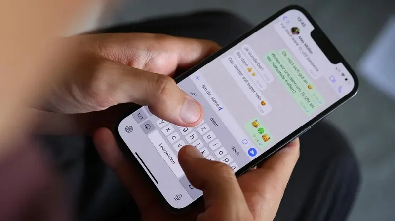 قابلیت جدید واتساپ در آیفون: ترجمه‌ی فوری پیام‌ها در داخل گفتگو! - چیکاو