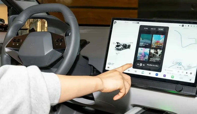 افشای تصاویر داخلی هیوندای آیونیک 3 با نمایشگر بزرگ شبیه تسلا - چیکاو