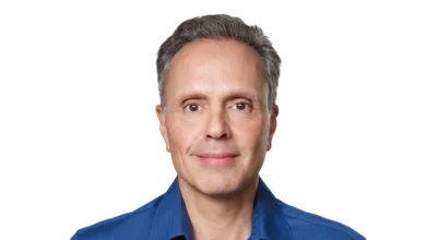 جانی سروجی: «هیچ جا نمیروم»؛ مدیر ارشد سختافزار اپل شایعات جدایی را رد کرد - چیکاو