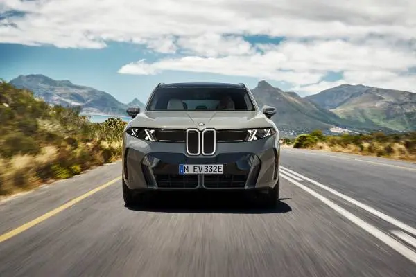 نخستین BMW iX5 الکتریکی از راه رسید - چیکاو
