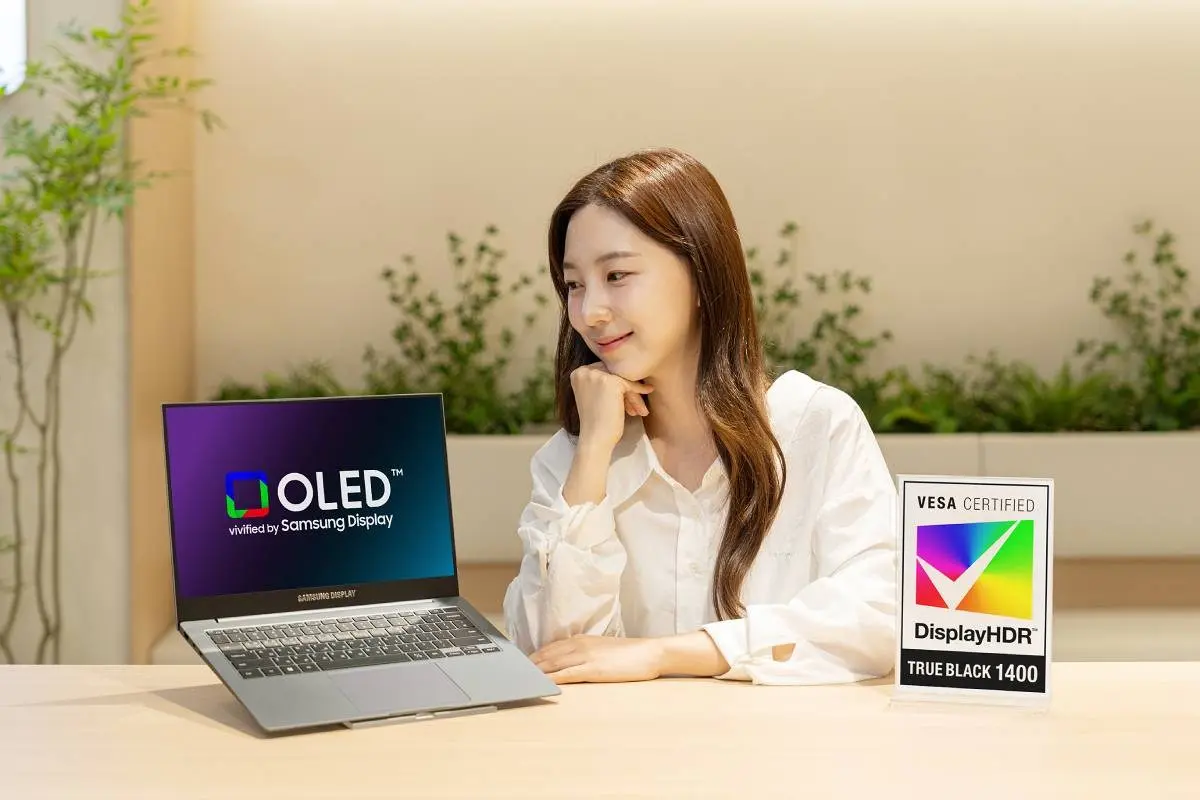 Tandem OLED سامسونگ برای لپتاپها معرفی شد؛ نخستین پنل با گواهی DisplayHDR True Black 1400 - چیکاو