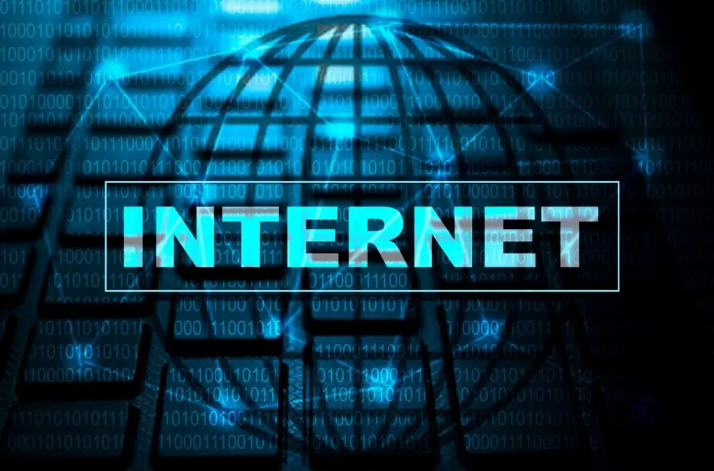 تعرفه اینترنت همراه اول و ایرانسل از اول آبان تا 40 درصد افزایش یافت - چیکاو